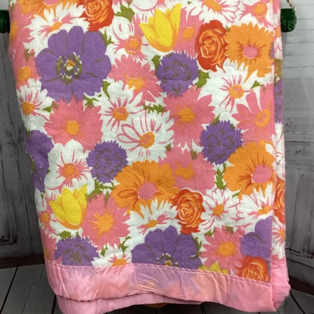 Vintage Acrylic Pink Satin Trim Blanket Floral Flowers Twin 70x94